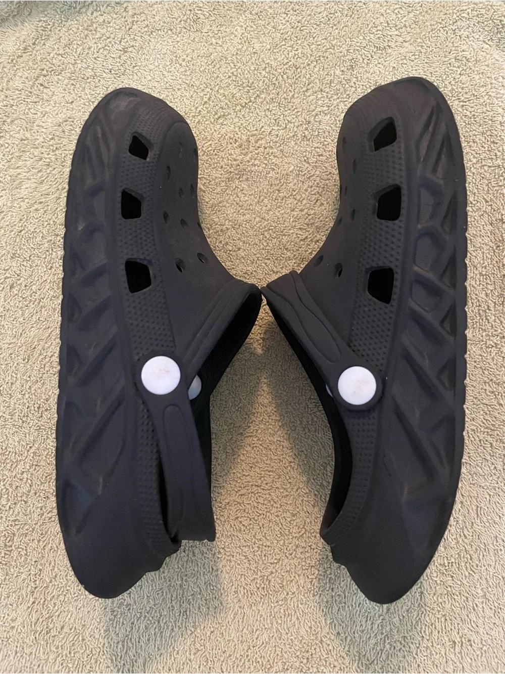 Youth Black Slip On Water and easy everyday shoes for kids. 2.5 youth size